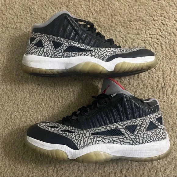 AIR JORDAN 11 RETRO LOW LE ‘ BLACK CEMENT ‘ SZ. 10 w/ box - Picture 2 of 8